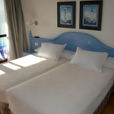 Hotel Juan De La Cosa Сантонья Экстерьер фото