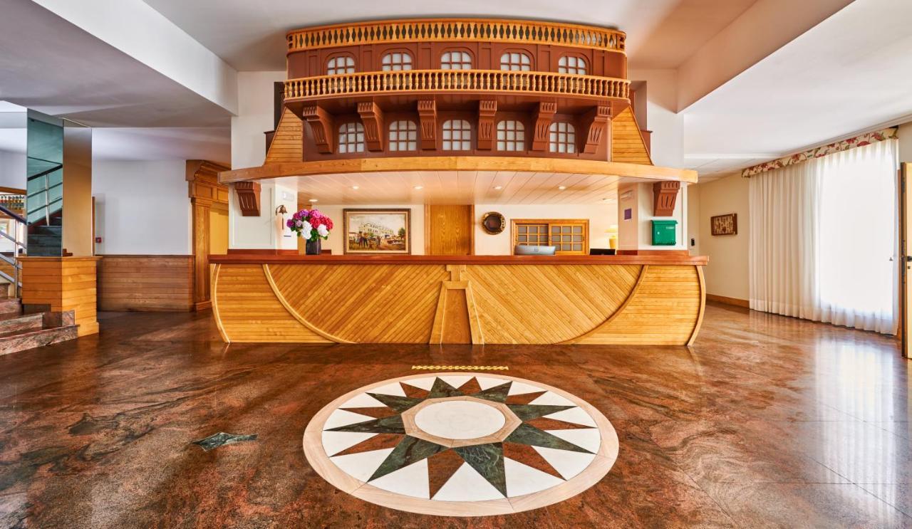 Hotel Juan De La Cosa Сантонья Экстерьер фото