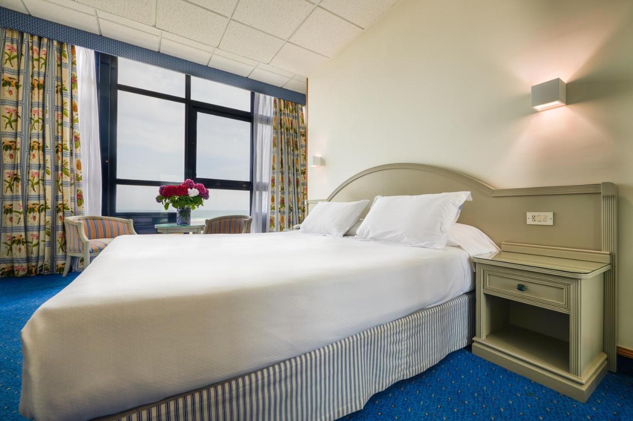 Hotel Juan De La Cosa Сантонья Экстерьер фото