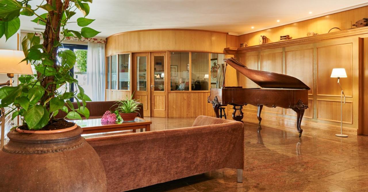 Hotel Juan De La Cosa Сантонья Экстерьер фото