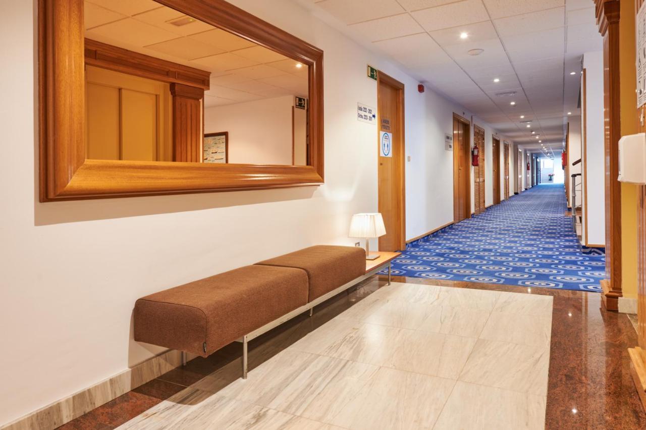 Hotel Juan De La Cosa Сантонья Экстерьер фото