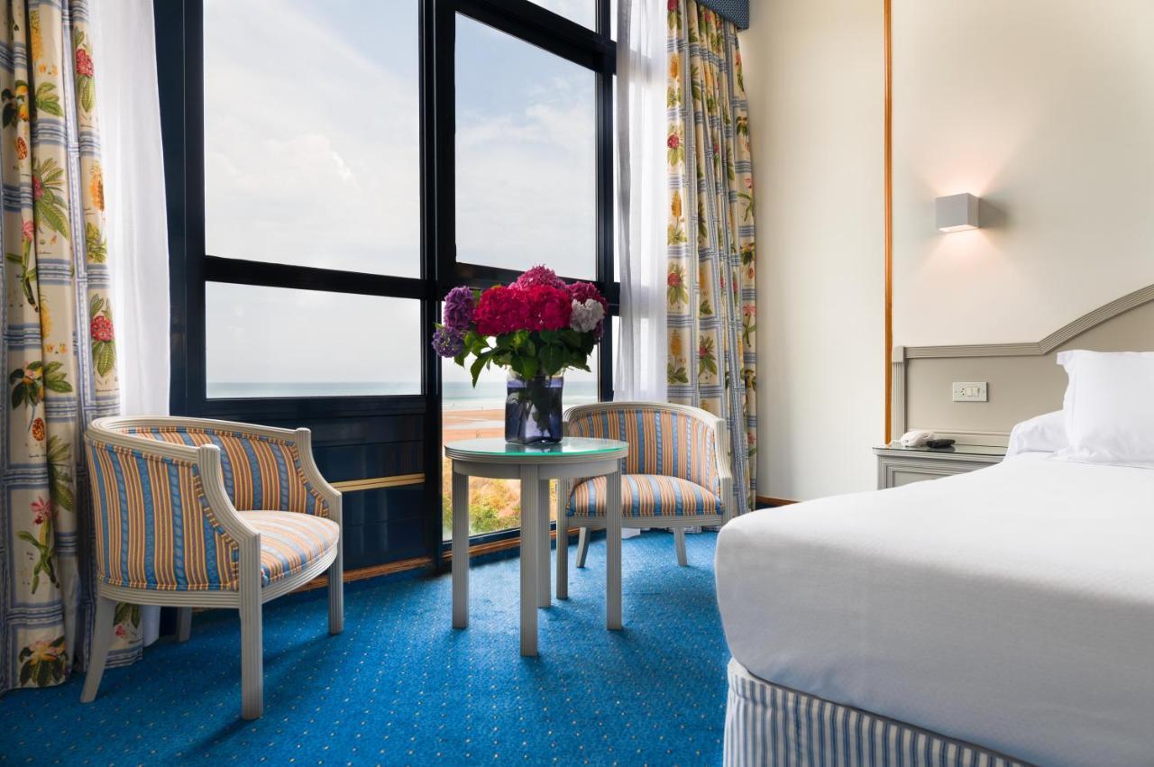 Hotel Juan De La Cosa Сантонья Экстерьер фото