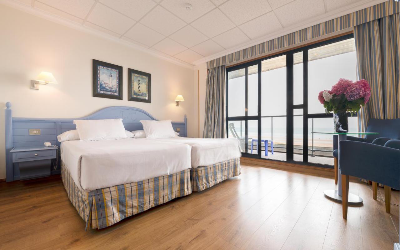 Hotel Juan De La Cosa Сантонья Экстерьер фото