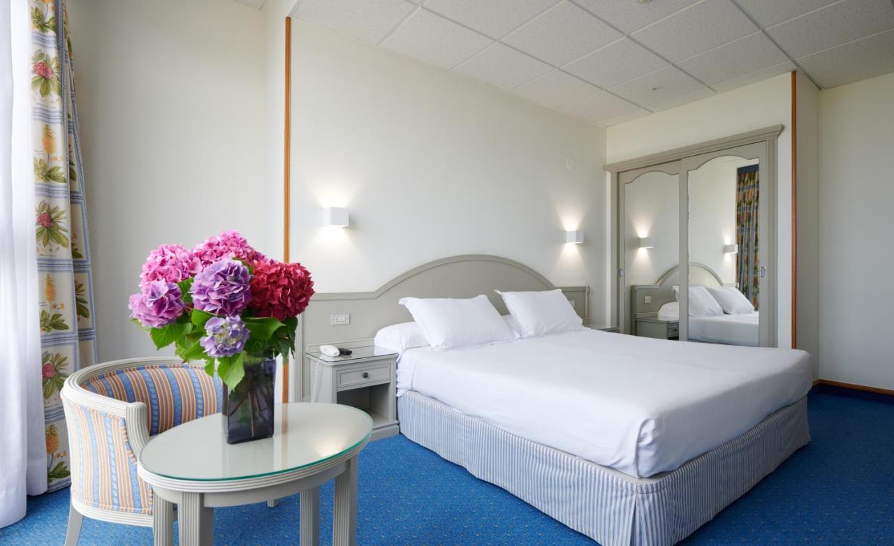Hotel Juan De La Cosa Сантонья Экстерьер фото