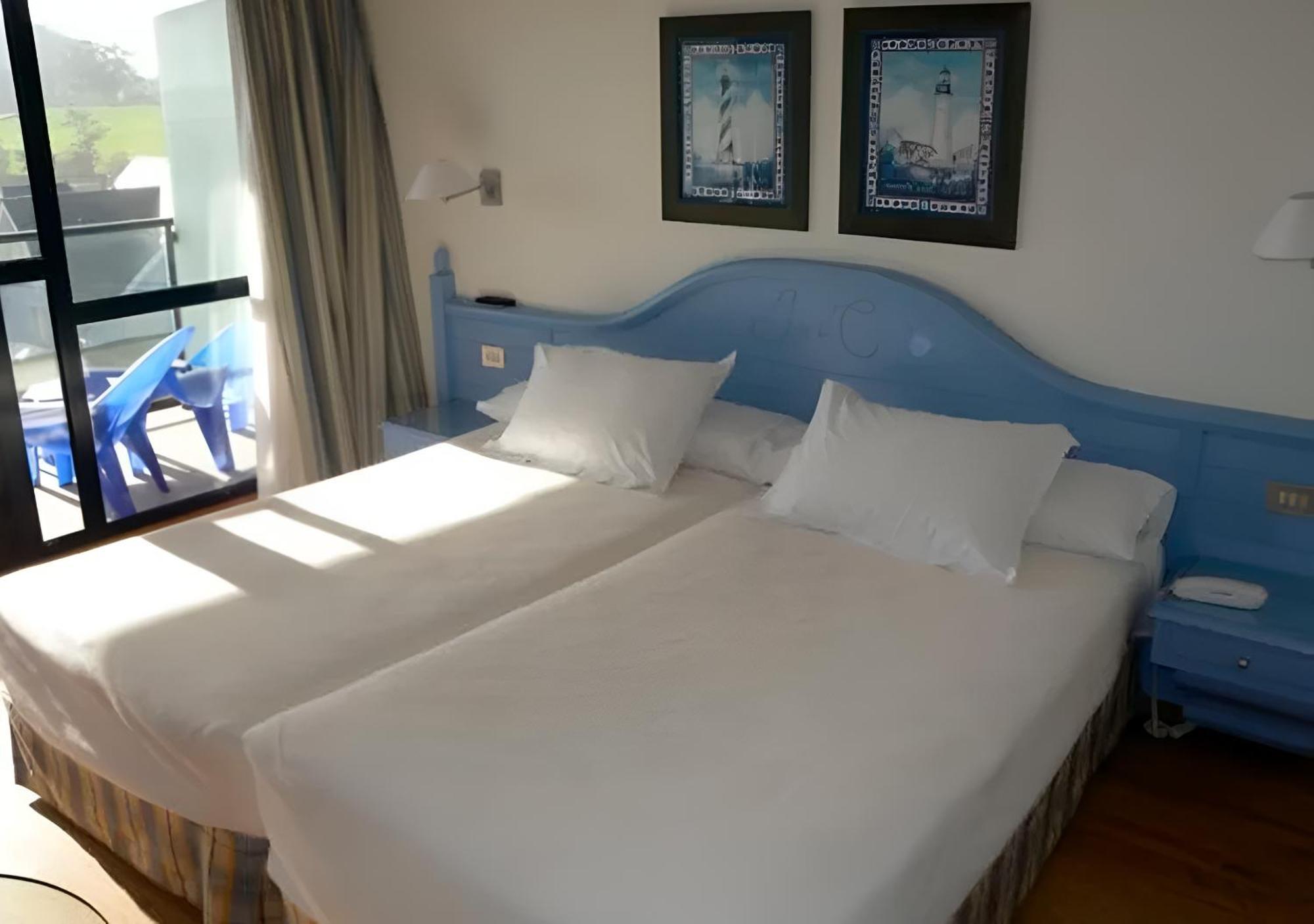 Hotel Juan De La Cosa Сантонья Экстерьер фото